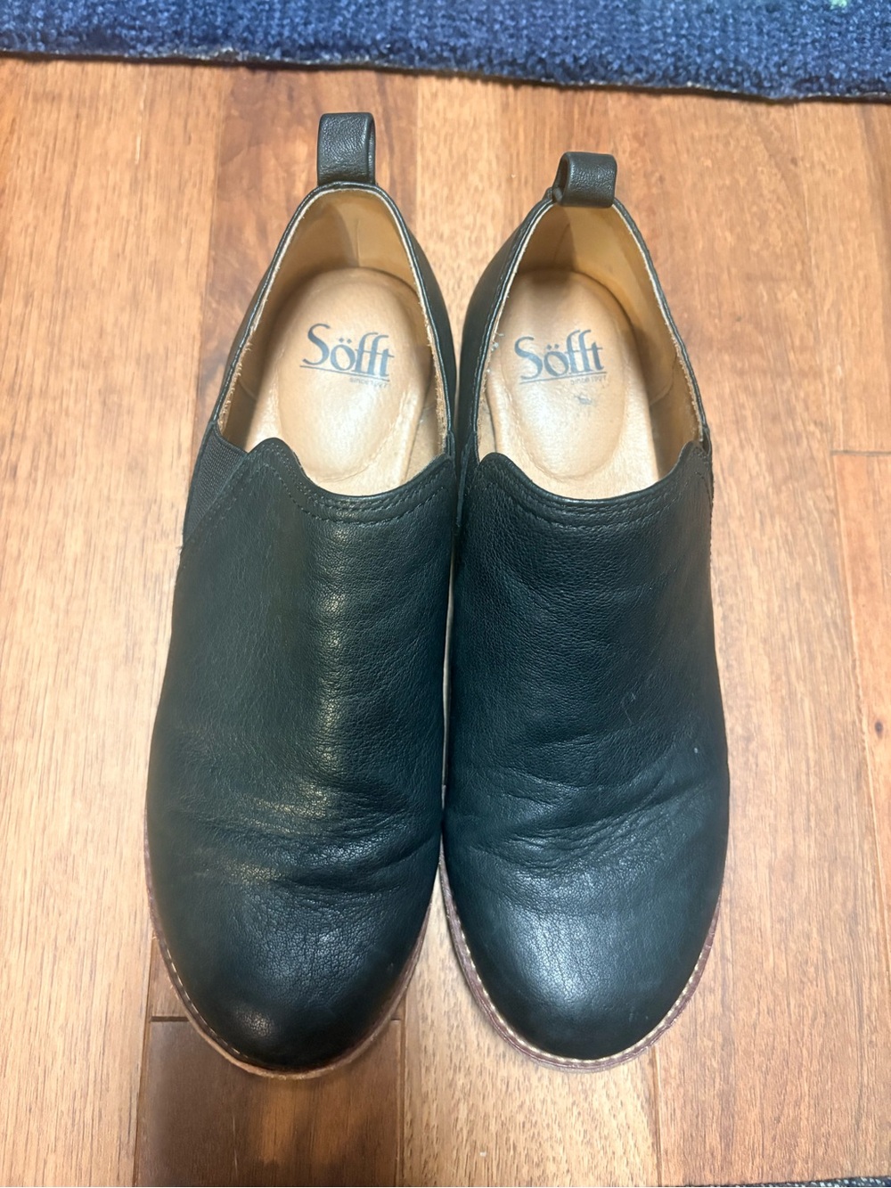 Women’s Sofft size 9.5 Leather Slip-On Shoes